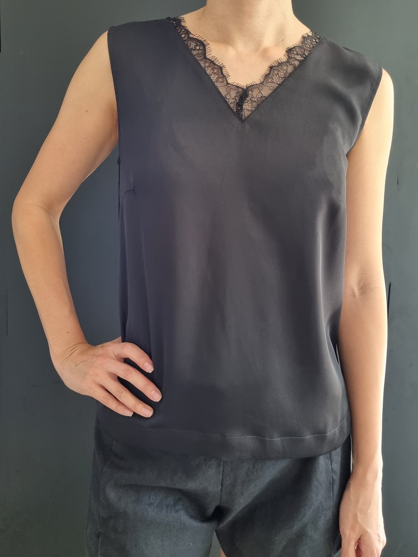 Jill lace V-neck top